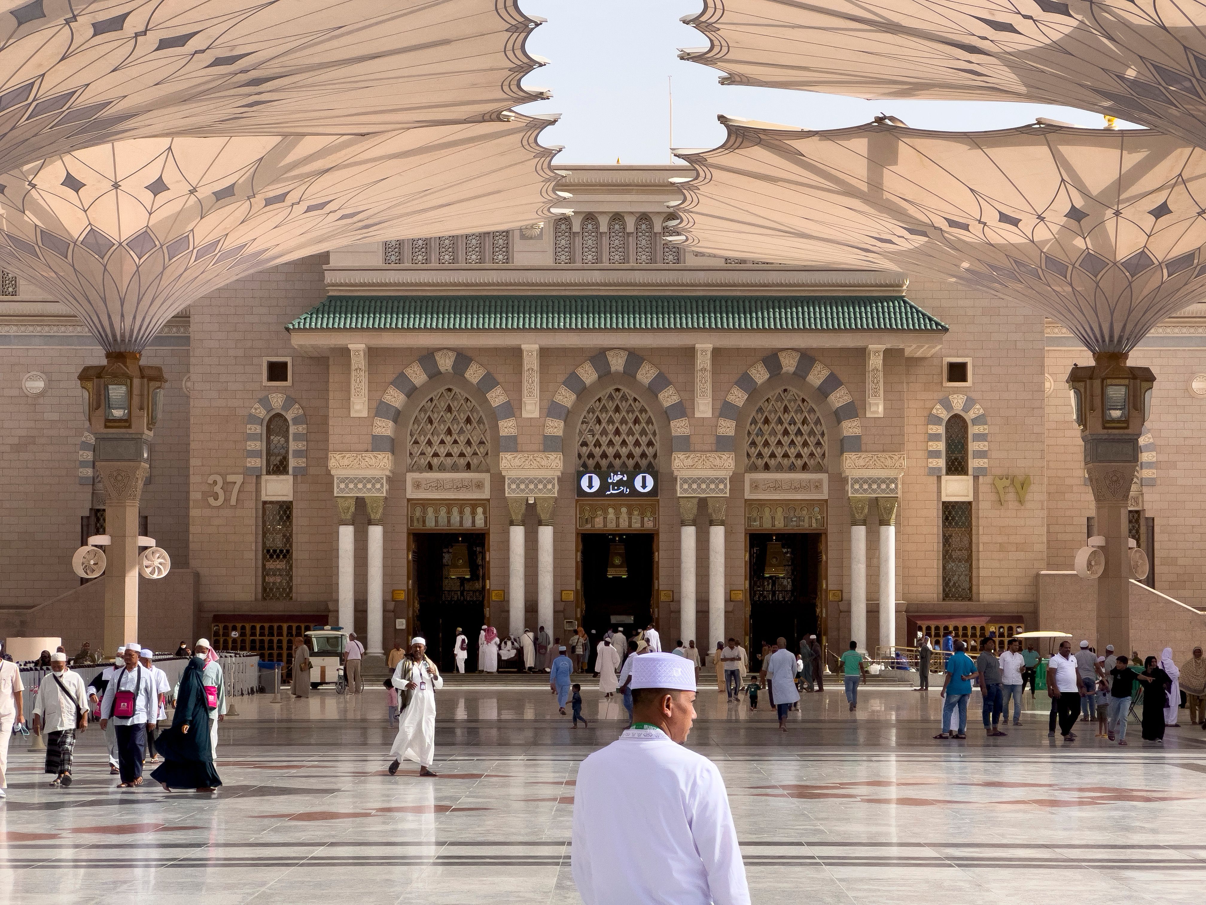 An aerieal view of the Prophet's mosque with its umbrellas, minarets and the Green Dome showing